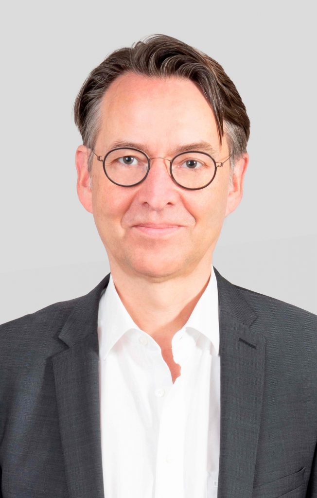 Das Bild zeigt ein Portrait eines freundlichen Mitarbeiters der Firma Thees und Partner