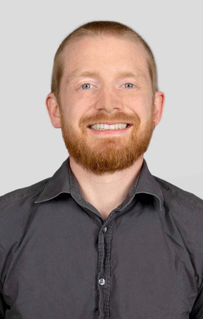 Das Bild zeigt ein Portrait eines freundlichen Mitarbeiters der Firma Thees und Partner