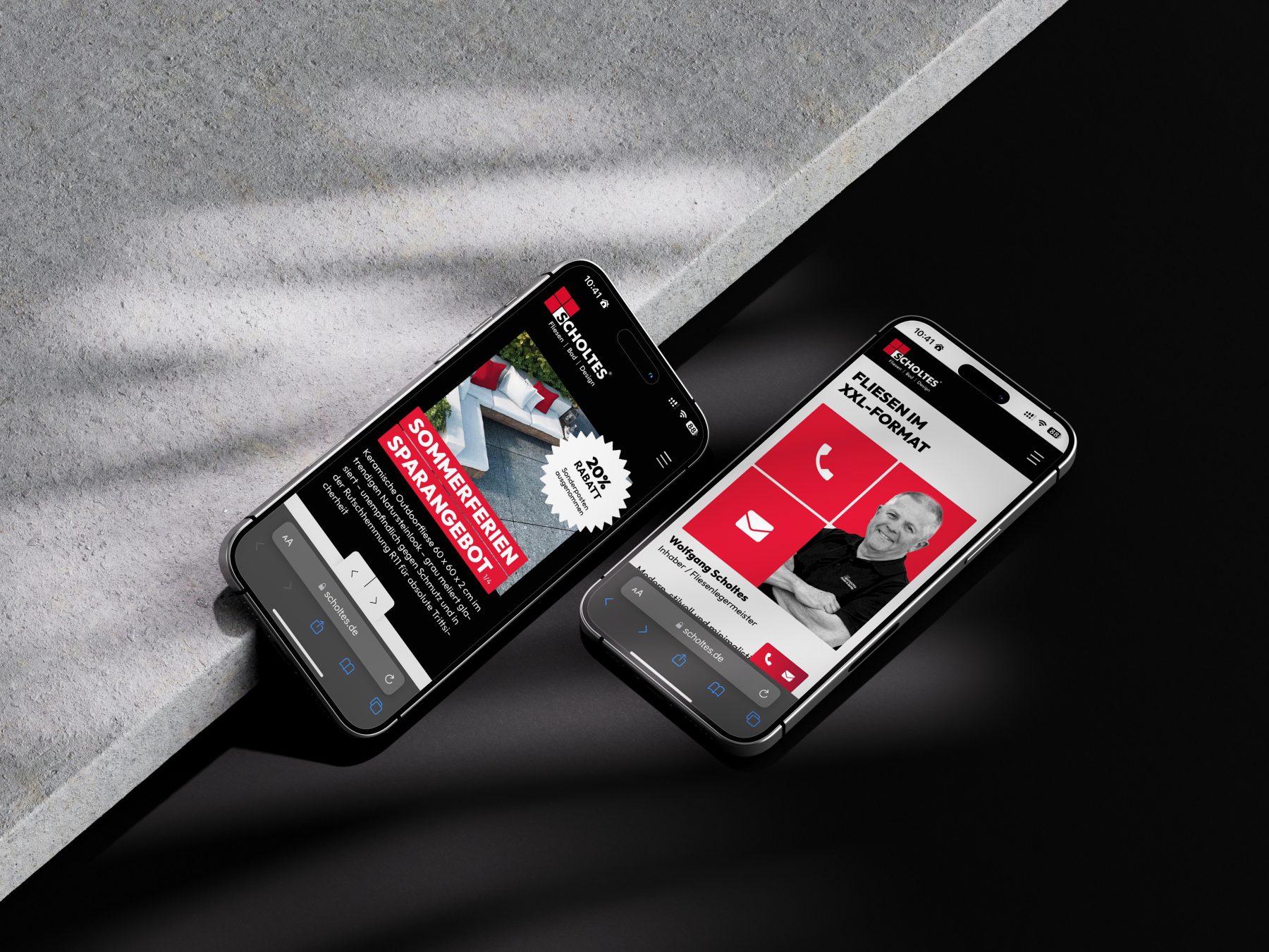 Man sieht zwei Smartphones, die Ausschnitte der neuen Website von Scholtes Fliesen| Bad | Design zeigen.